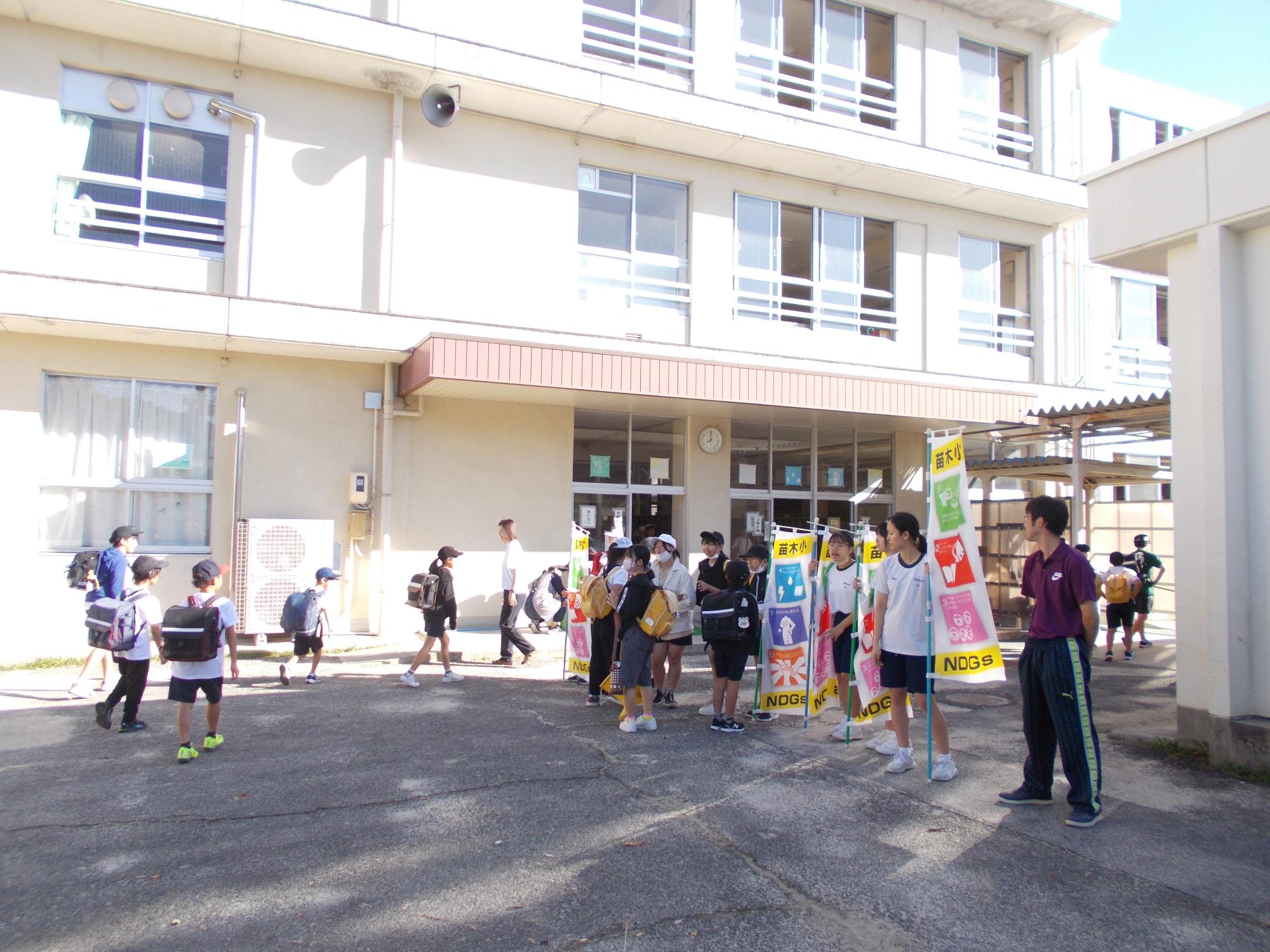 中学生と挨拶運動2