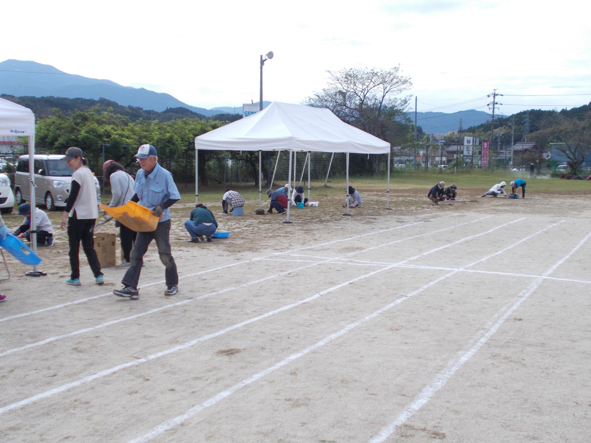 草取りボランティア1