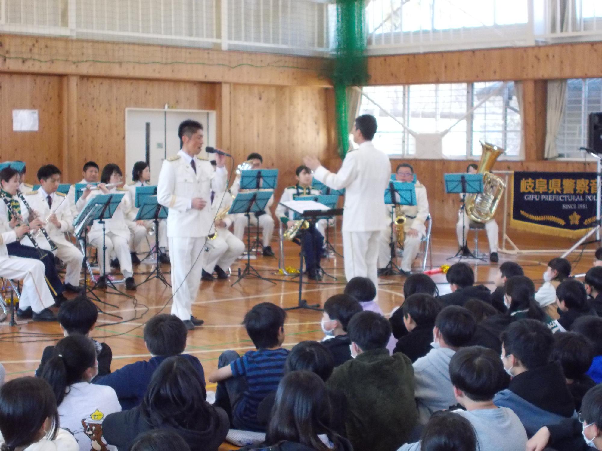 県警音楽隊2