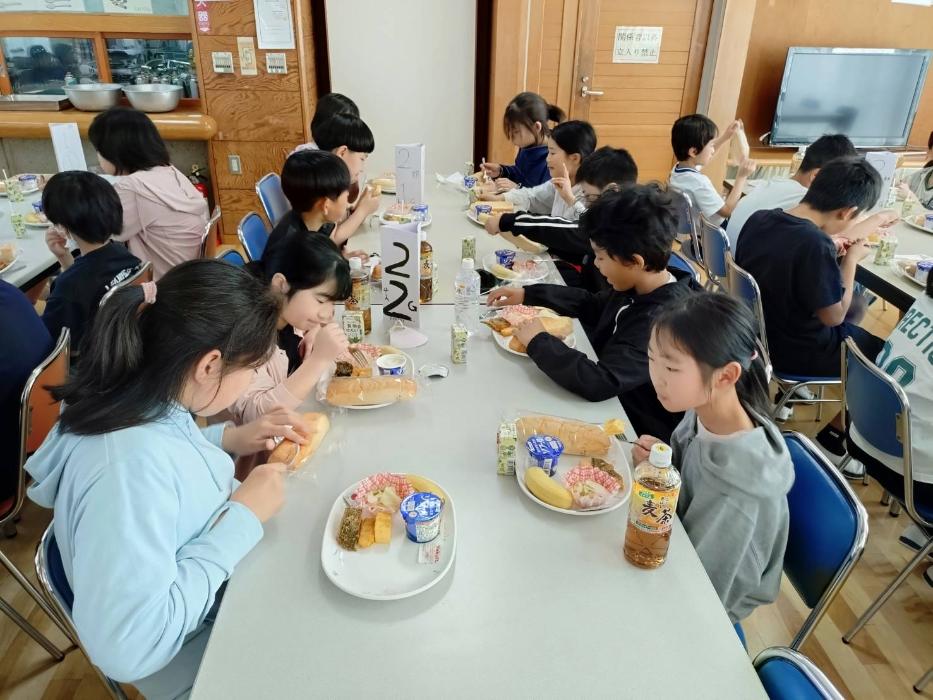朝食