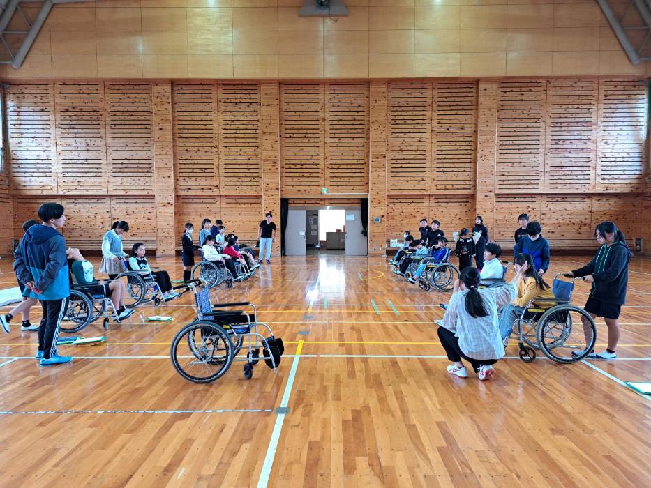 6年生車椅子体験