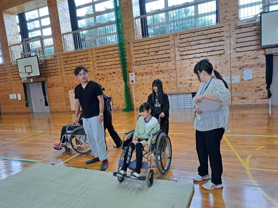 6年生車椅子体験