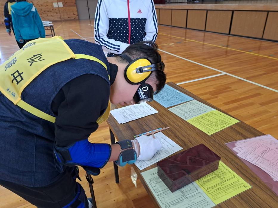 6年生高齢者体験