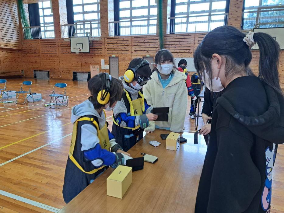 6年生高齢者体験