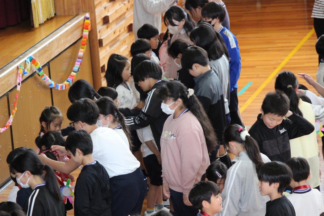 1年生を迎える会メダル授与